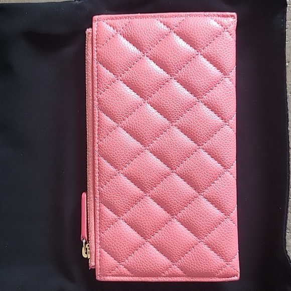 CHANEL Iridescent Caviar Classic Zip Pouch - Picture 3 of 11